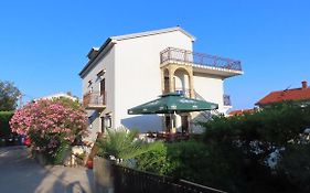 Apartments Kamelija